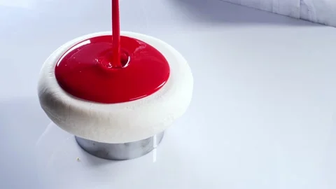 Pastry chef decorating cake with mirror glaze. Bright red Icing pours on the 스톡 동영상 156361711