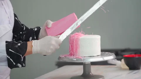 Pastry chef in the kitchen decorating a cake. Stock-Footage 227346613
