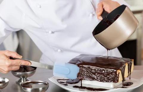Pastry chef in the kitchen Stock-Fotos