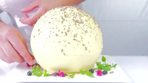 Pastry chef making dessert. Stock Footage 141561904