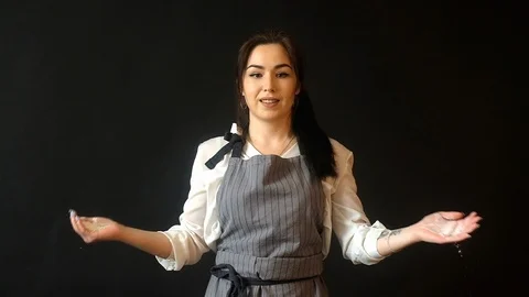 The pastry chef plays flour. 库存影片 126602444
