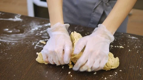 The pastry chef skillfully performs holiday order. Video stock 85068513
