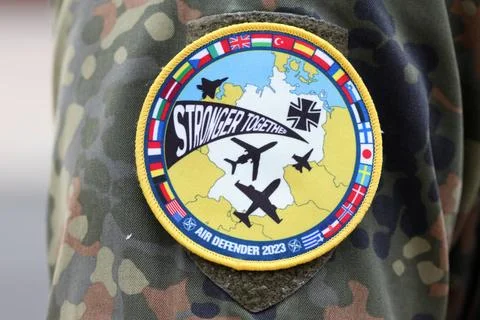 Patch AIR DEFENDER 2023 STRONGER TOGETHER auf einer Uniform. Hachenberg-K... Fotos de archivo