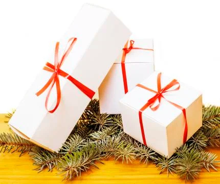 Patch of white gift boxes with red ribbon chistmass gifts waiting on tree and Fotos de archivo