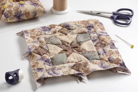 Patchwork block, pincushion, sewing and quilting accessories Fotos de archivo