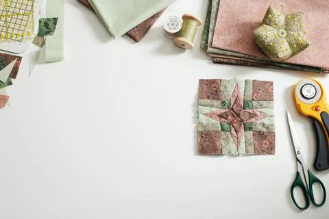 Patchwork block, stacks of fabrics, fabric scraps, sewing and quilting Foto stock