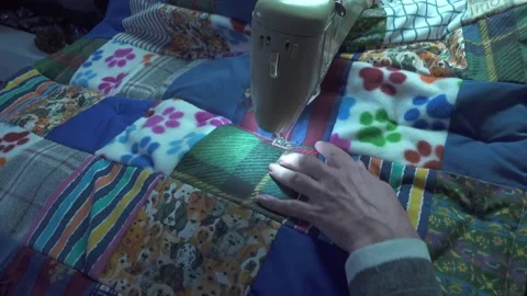 A patchwork quilt being sewn with a 1960s sewing machine Vídeos de archivo 224506578