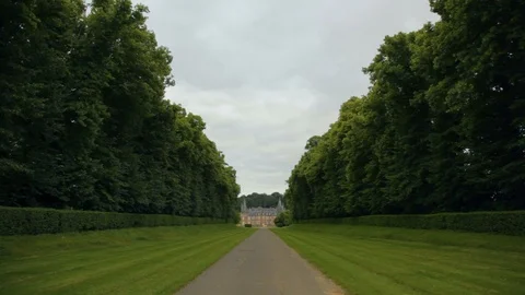 Path to the Chateau Maillebois Stockbeeldmateriaal 118976895