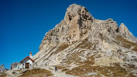 Path to Dolomites' Splendor Foto stock