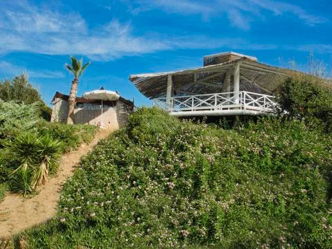 A path to the house on the hill Foto stock
