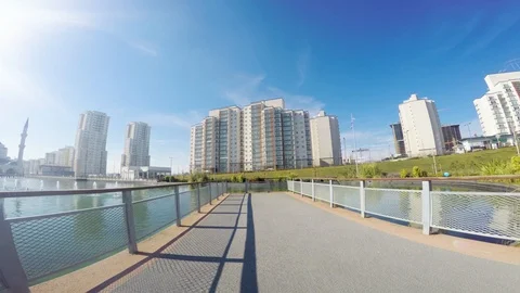 A path in the lake at park Vidéo 105348708