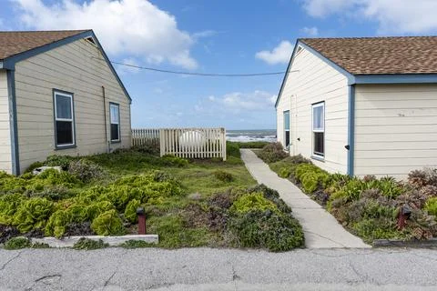 Path leading to the ocean between coastal cottages in Pescadero, California Stock Photos