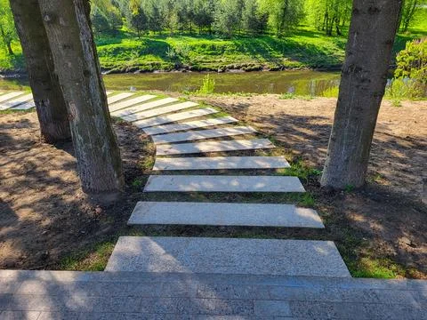 A path made of concrete rectangles in the park on a clear sunny day in spri.. 库存照片