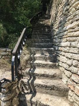 The path in the park is paved with stone. Decorative trail or road in the gar Foto stock