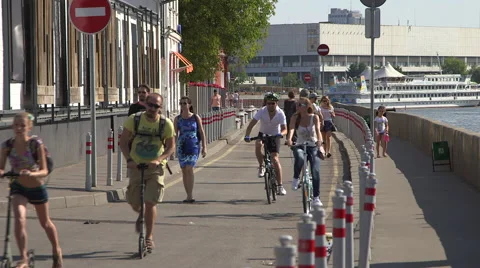 Path for pedestrians and cyclists Video stock 41155882