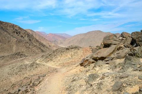 The path in the rocky mountains without vegetation Stock-Fotos