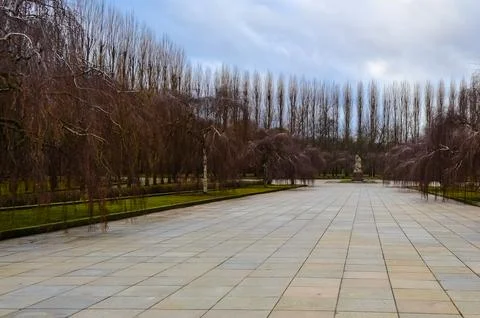 Path at Soviet War Memorial in Treptower Park Berlin. Foto stock