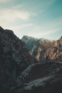 Path to the tallest peak of the mountain range with another mountains aroun.. Stock Photos