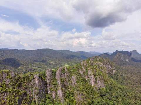 Path through the green forest and countryside of Thailand, Top view aerial ph 库存照片