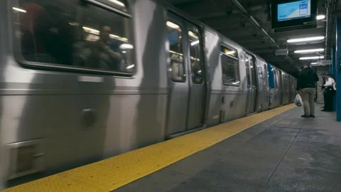 PATH Train Arriving at 33rd Street Station in Manhattan Video stock 309707077