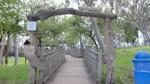 The path to the tree house in a park for children Vídeos de archivo 235392968
