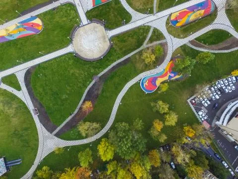 Paths in the park of paving slabs, top view of the city park. 스톡 사진