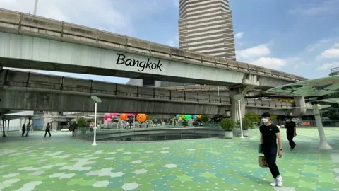 Pathum Wan Intersection Overpass, Pedestrians walking on a sunny day Video stock 171916225