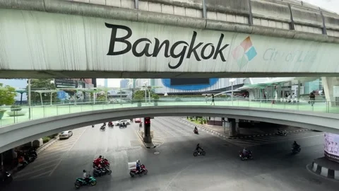 Pathum Wan Intersection surrounded by MBK Center, Siam Discovery, Siam Square Stock Footage 171916788