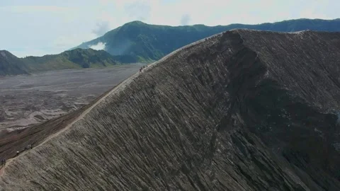 The pathway at Mt.Bromo crater rim. 動画素材 257355280