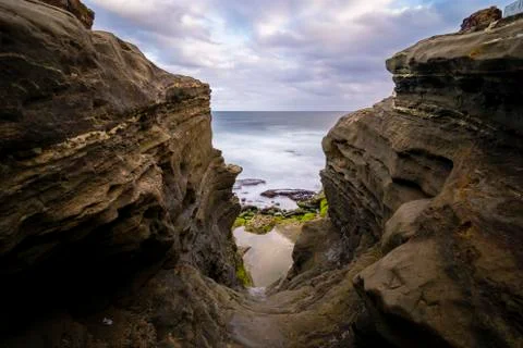 Pathway through the cliffs down to the ocean Stock Photos