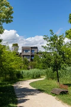 Pathway through Lush Greenery at Center Parcs Villages Nature Paris, France. 스톡 사진
