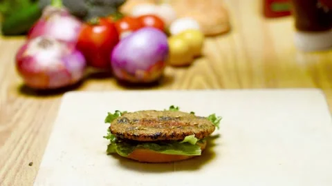 Patie on burger 스톡 동영상 169991885