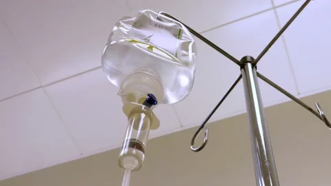Patient on a Drip Looking up at Drip-Bag from Hospital Bed Vídeos de archivo 143450138