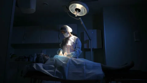 The patient lies on the operating table Видео 95341034