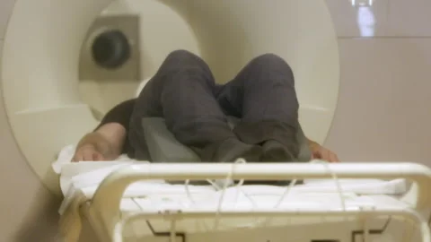 Patient in MRI machine and brain image Stock Footage 321382504