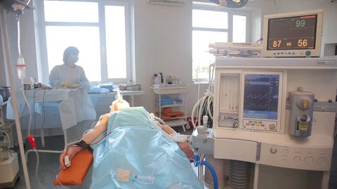 Patient on the operating table before surgery. Video stock 99196288