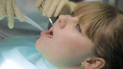 Patient at a reception at the dentist Vídeos de archivo 71423006