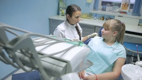 Patient at a reception at the dentist Vídeo Stock 71455844