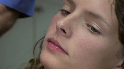 Patient speak to the dentist Stock Footage 52953904