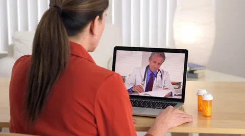 Patient talking to doctor on computer about medication 動画素材 34082715