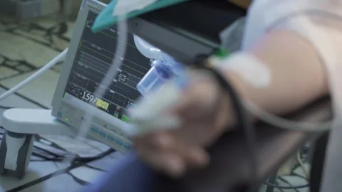 Patient's arm with a pulse oximeter lying on the operating table during surgery Video stock 251293272