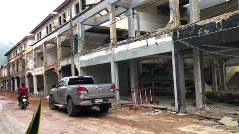 Patong, Phuket. Large Scale Building Demolition During Covid Lockdown. Vídeo Stock 181656593