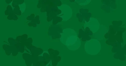 Patrick Day background with falling shamrock leaf pattern. For festive pub pa Illustrazione stock