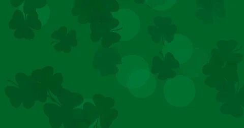 Patrick Day background with falling shamrock leaf pattern. For festive pub pa Illustrazione stock
