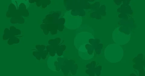 Patrick Day background with falling shamrock leaf pattern. For festive pub pa Illustrazione stock