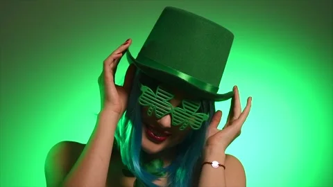 Patrick Day party, St. Patrick's Day leprechaun model girl dancing in green hat  Stock-Footage 347735621
