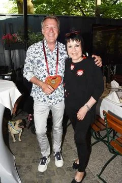  Patrick Lindner Saenger Uschi Ackermann Kaefer Witwe .. Muenchen 18.06.20... Foto stock