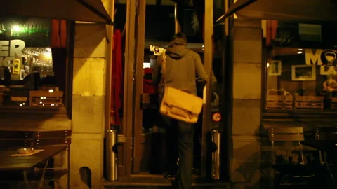 Patrons Entering Moeder Lambic Craft Beer Famous Pub in Brussels Night Shot 스톡 동영상 346823318