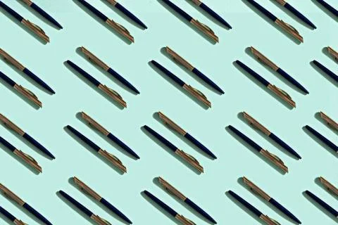 Pattern of ballpoint pens on mint background Illustrazione stock