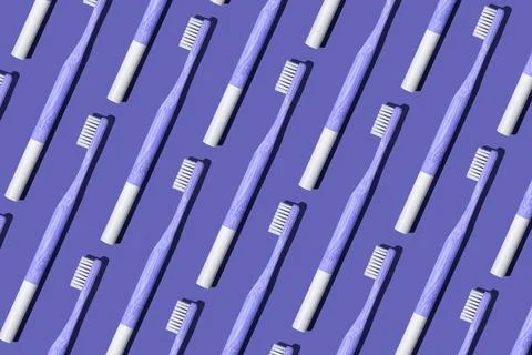 Pattern: bamboo toothbrushes on very peri background. Biodegradable material. 스톡 사진